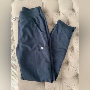 Yola 2.0 scrubs size small